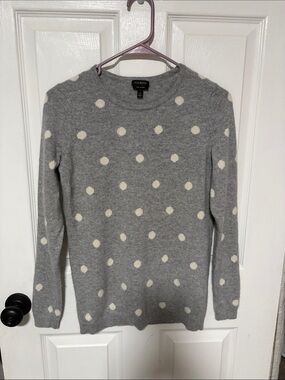 Cashmere Talbots Gray Crewneck Sweater with Cream Polka Dots